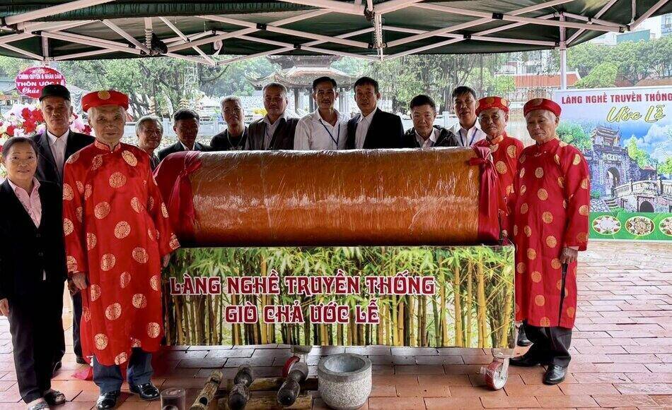 Cây chả khổng lồ gây chú ý tại Festival Thăng Long - Hà Nội 2025